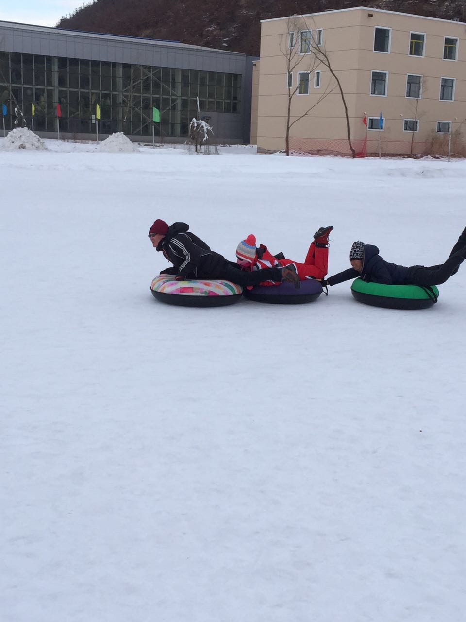 黑龍江大灣滑雪場(chǎng)冰雪樂園成功開幕，河北迪特加油助威